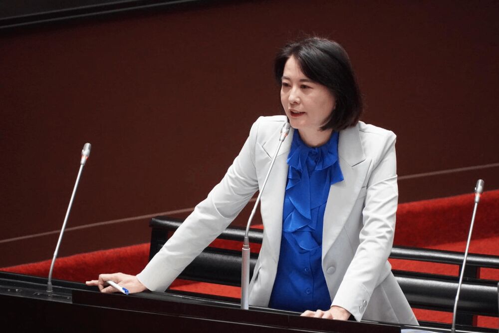 綠委發文質疑民眾公園鬼祟拍攝引熱議　王鴻薇批民進黨製造對立