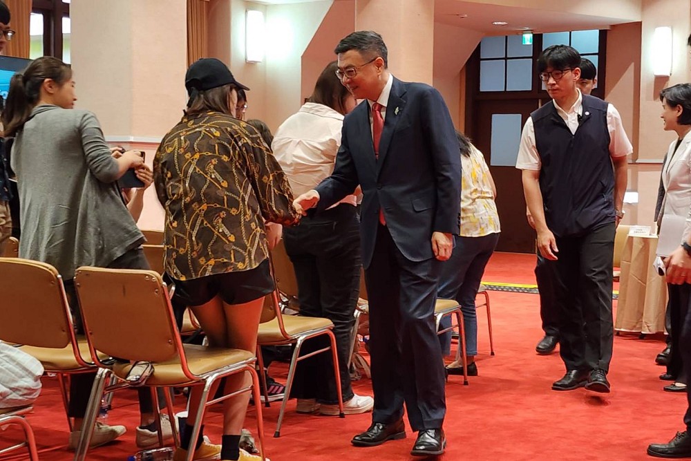 打臉吳宗憲「吃吃喝喝」指控　行政院秀出卓榮泰自費茶敘收據