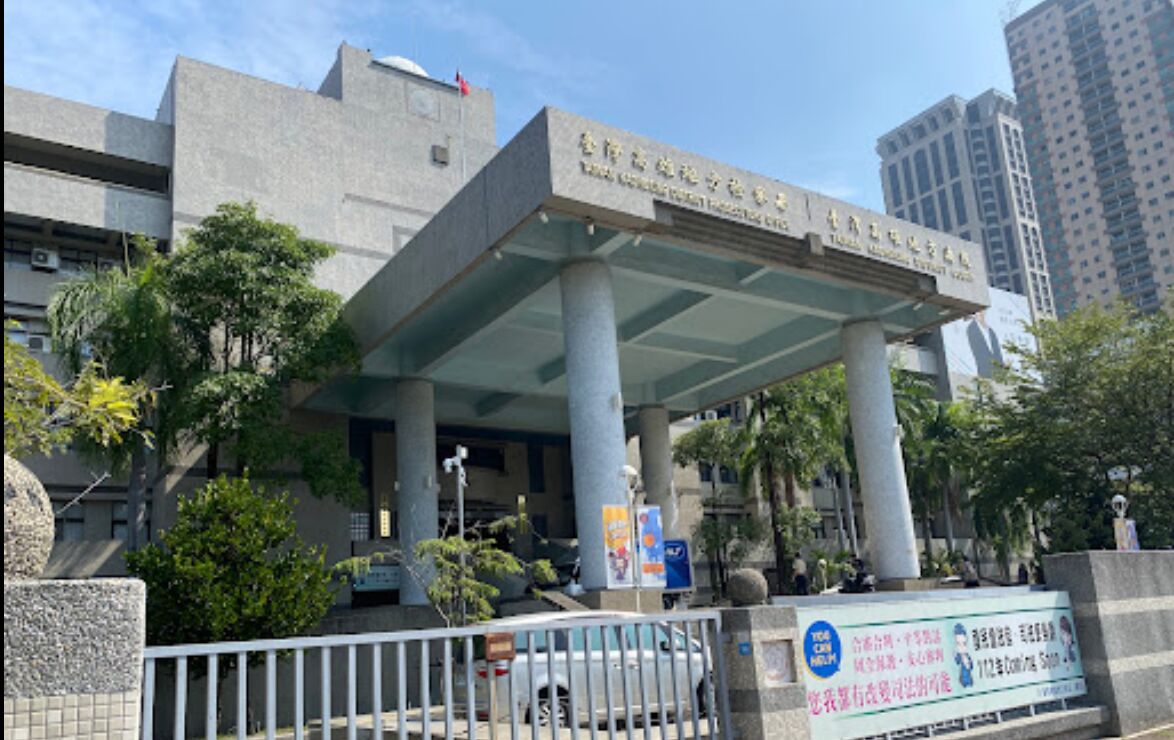 高雄男幫陌生女按摩被告性騷　女友作偽證「她全程笑瞇瞇」判更重