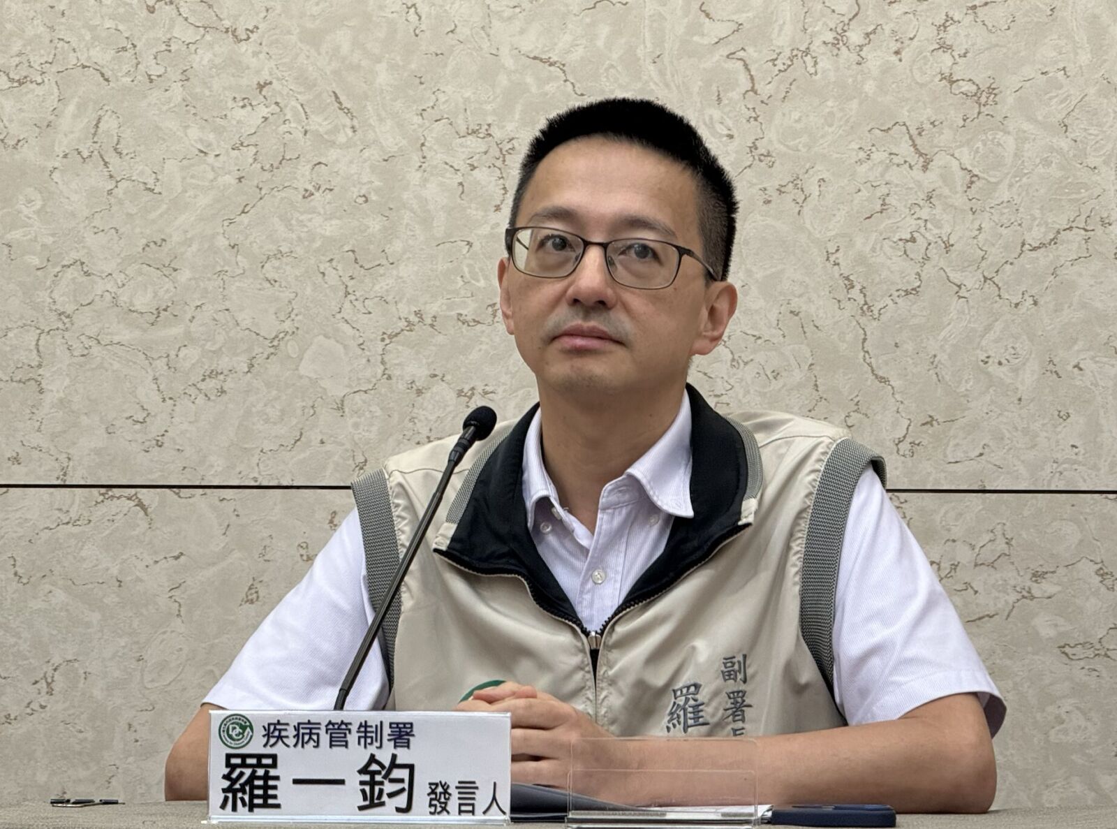 高峰過了！新冠就診7萬人「快速收斂」 羅一鈞：提早2週脫離