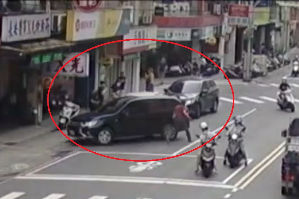 少年詐欺車手躲後車廂　找出潛在被害人逮2嫌