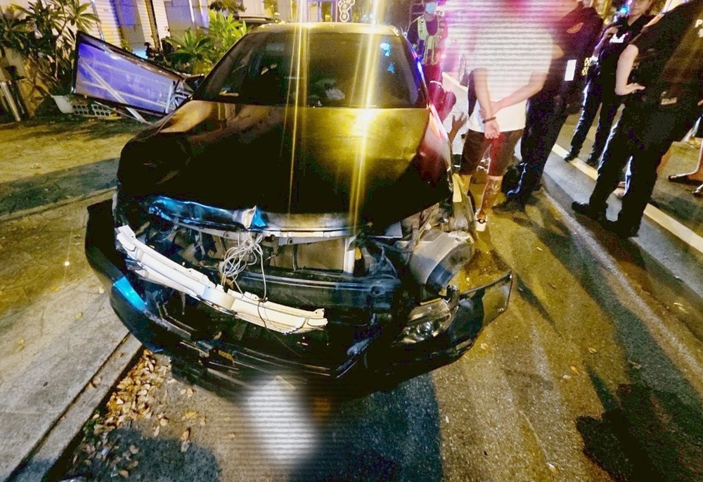 苗栗驚傳毒駕連撞招牌車輛　警到場一看超級傻眼