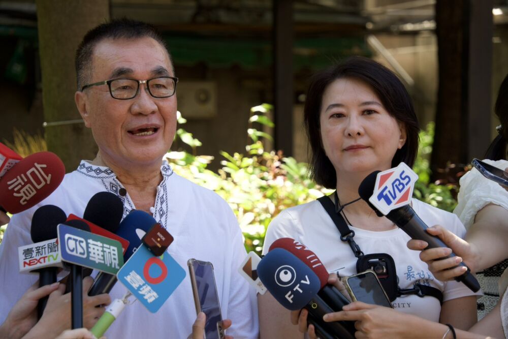 李四川挺王鴻薇掃街反惡罷　翁達瑞留言嗆秒遭打臉「公信力破產」