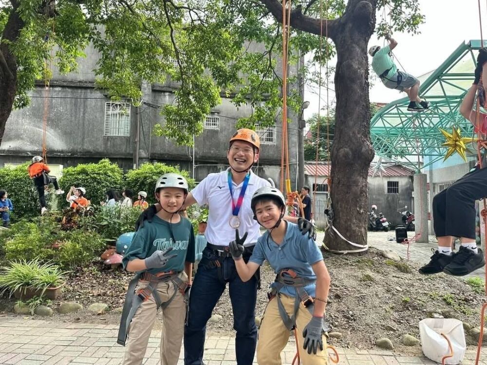 激賞中興國小15位畢業生完成3項鐵人挑戰　蘇俊賓手繪「缺子小勇士」獲熱烈迴響
