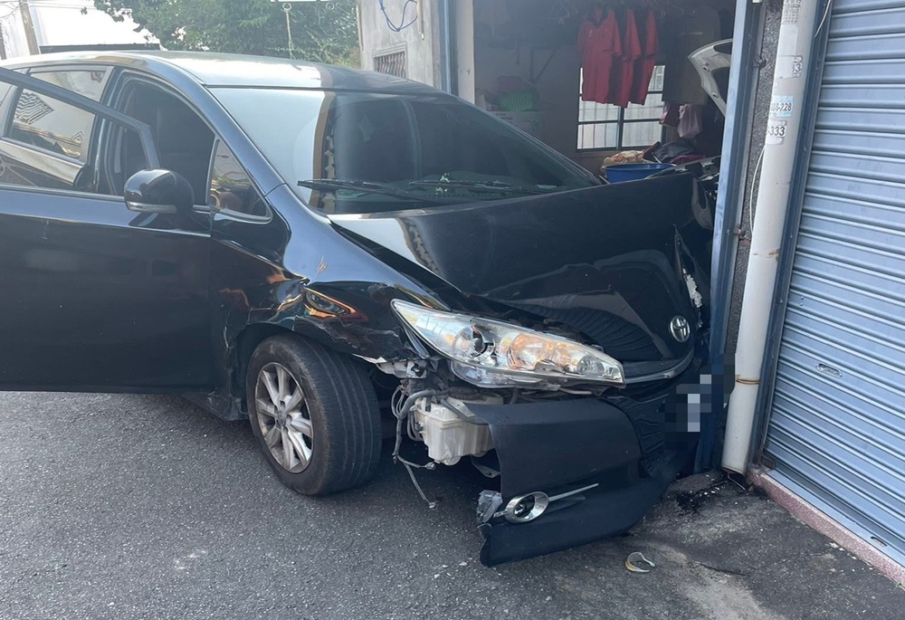 越南籍移工駕車衝撞民宅　苗栗警抓到1人3人落跑中