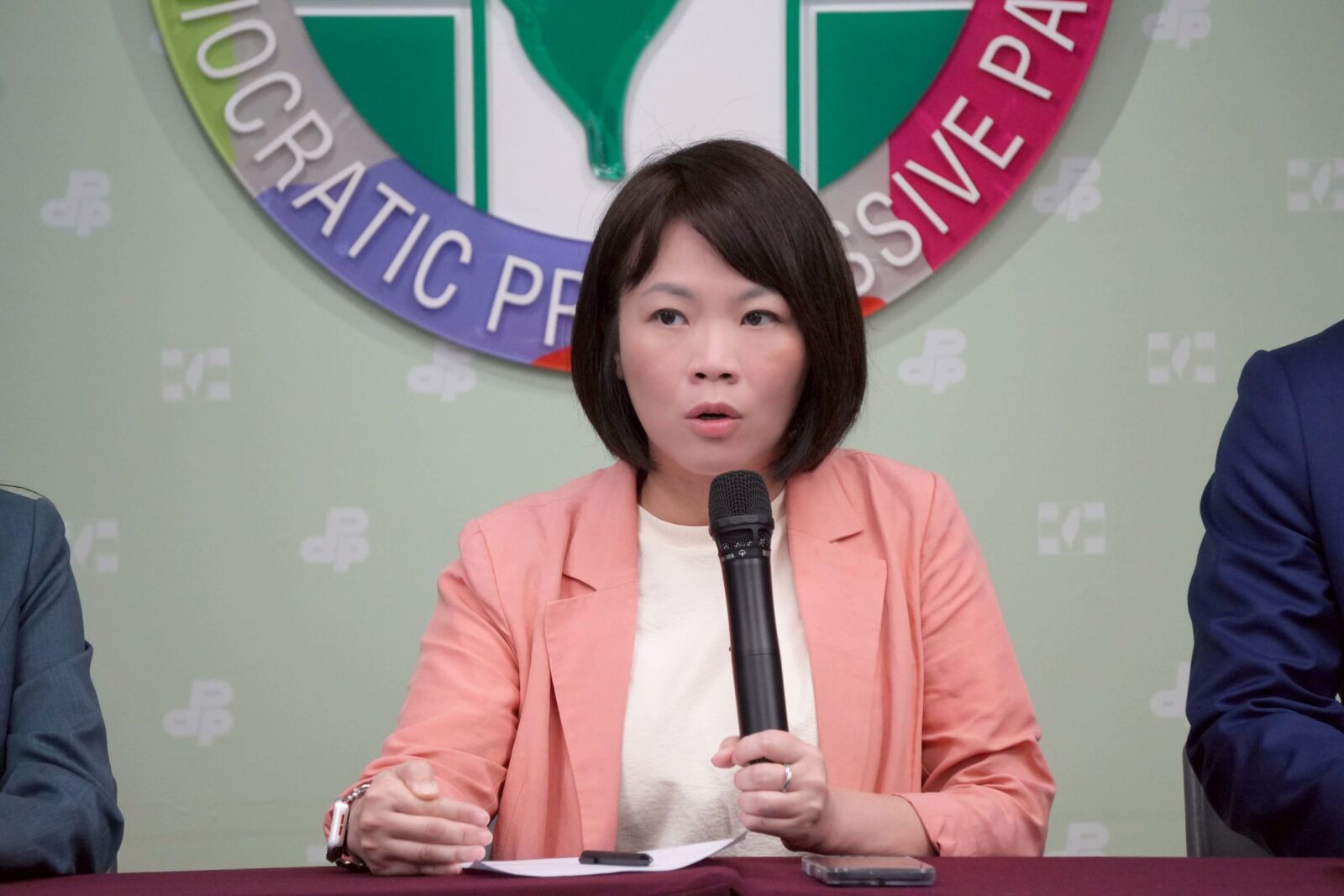 駁斥恐嚇索資指控　簡舒培：依法提醒公務員、反遭抹黑分化