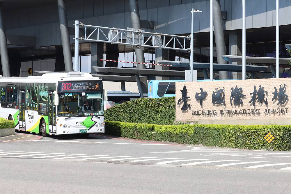 台中機場快捷線下半年上路　黃健豪、廖偉翔籲整點發車提高效率