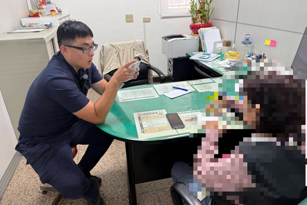 假警來電她信了　真警出手攔辦金融卡救回11萬元