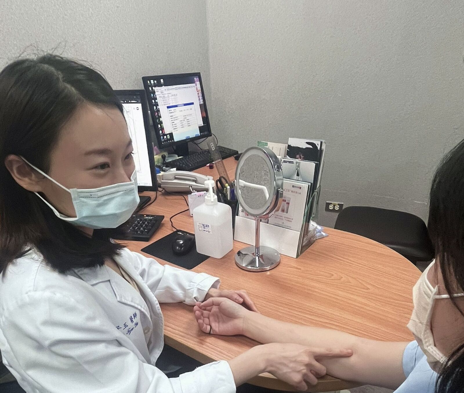 蚊蟲咬狂發癢 中年婦竟「塗蒜泥」消毒…傷口潰爛一片