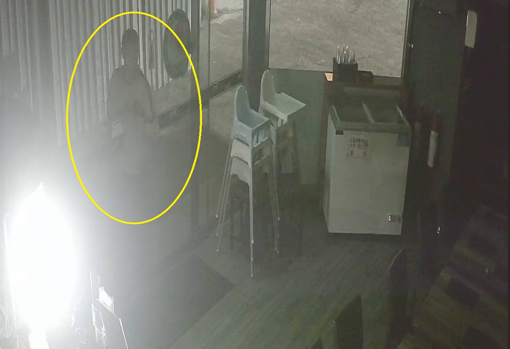 火鍋店玻璃門忘記關　竊賊「直接走進去」洗劫愛心零錢箱400元