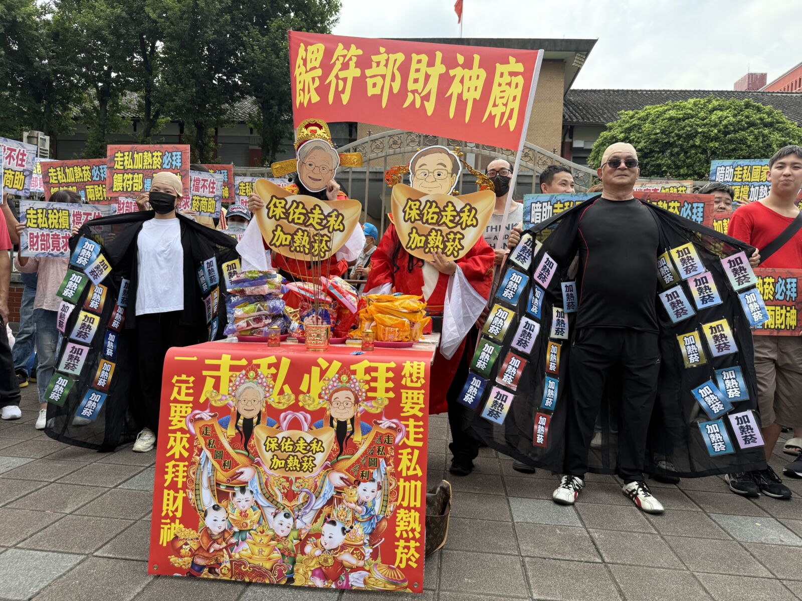 立法院前行動劇關注加熱菸議題　民團籲加快審查、打擊黑市