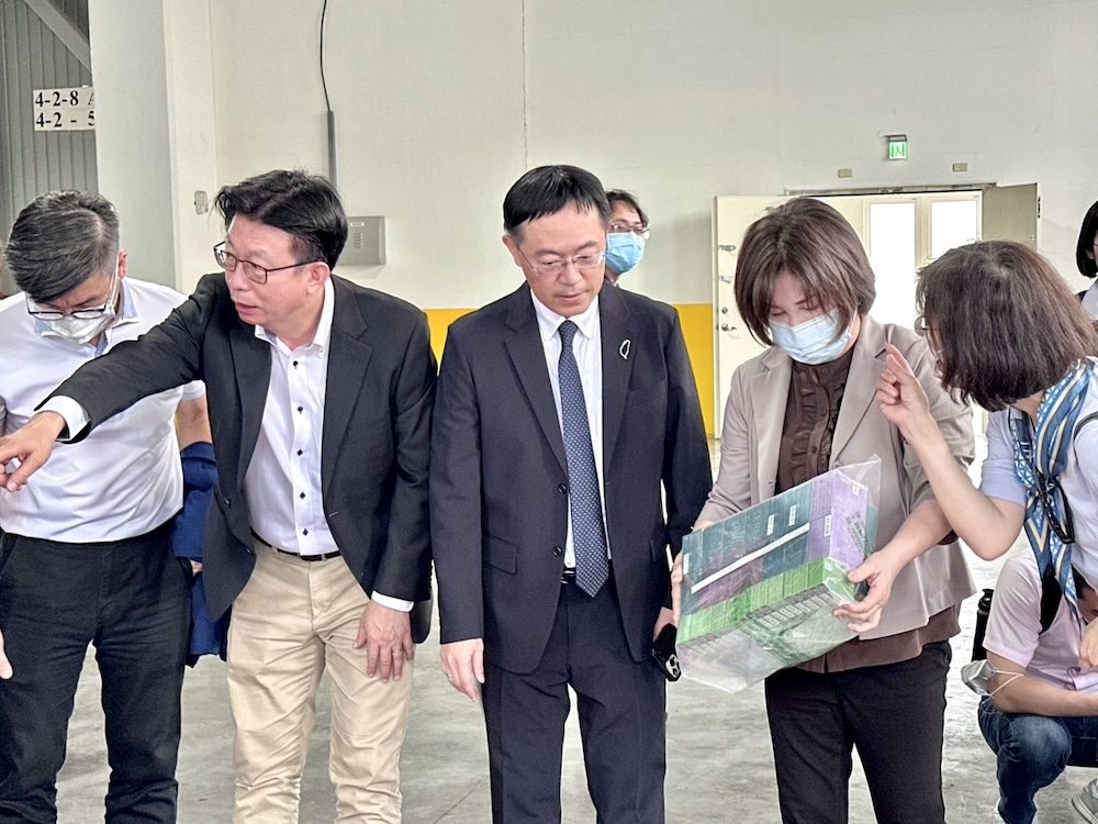 立委重批國健署怠惰延宕加熱菸審查　行政院長表態加速審議相關法規