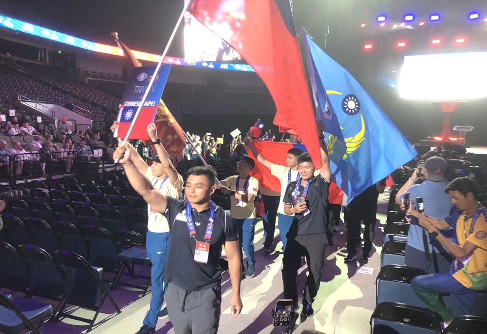 世界警消運動會開幕　TEAM TAIWAN高舉國旗帥氣進場