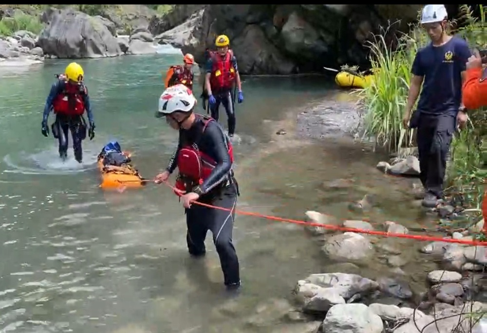 新竹五峰泛舟急流翻船　男子遭暗流吞噬命喪上坪溪