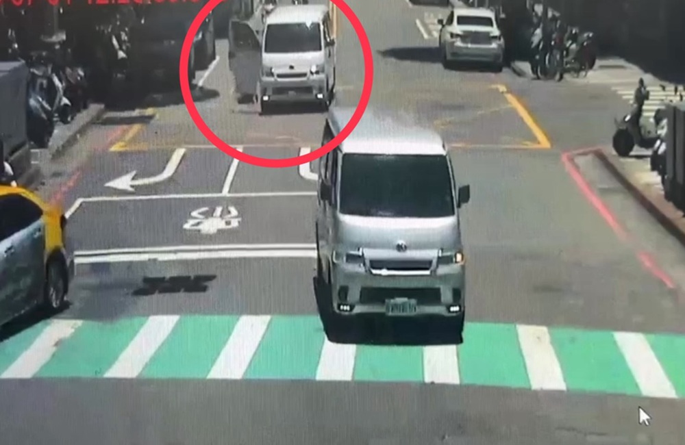 暴氣口角　26歲泰籍妹跳車引路人驚呼