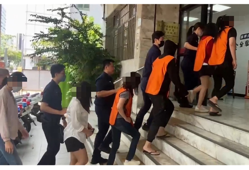 老司機推殿堂級護膚名店被抄了　2人啪啪過程警方「驚喜現身」