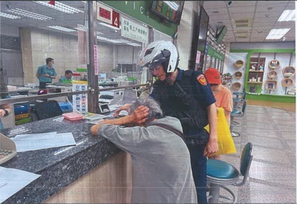 假兒子致電索50萬買砂石車　婦人臨櫃取款行員溫馨提醒「這係騙人的啦」