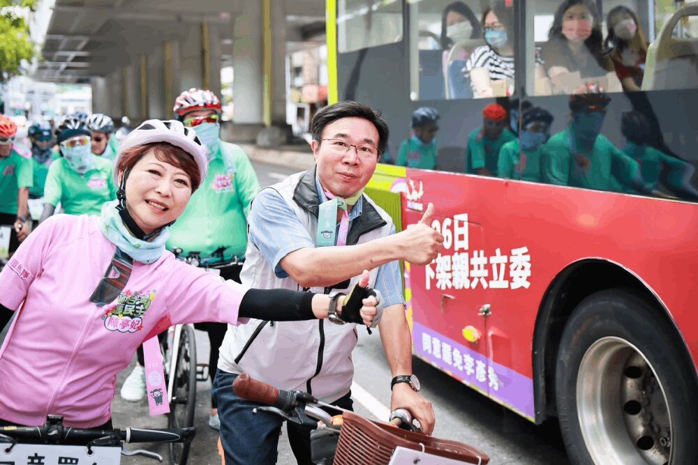 陳亭妃率鐵馬隊北上合體罷團　吳興商圈出發呼籲726投同意票