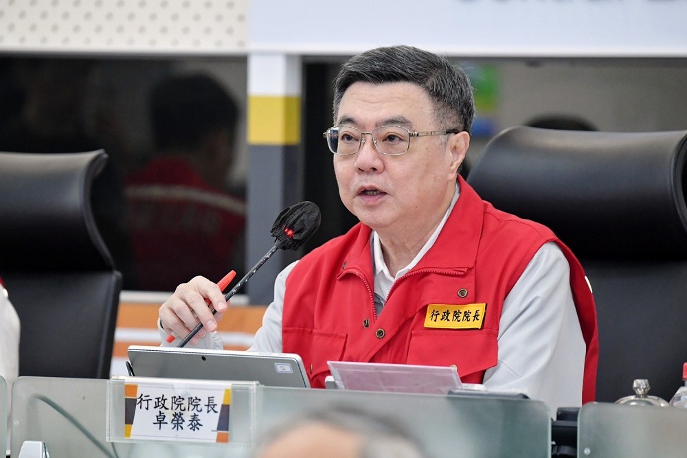 視導丹娜絲颱風中央災害應變中心　卓榮泰：今晚至明日風雨最明顯