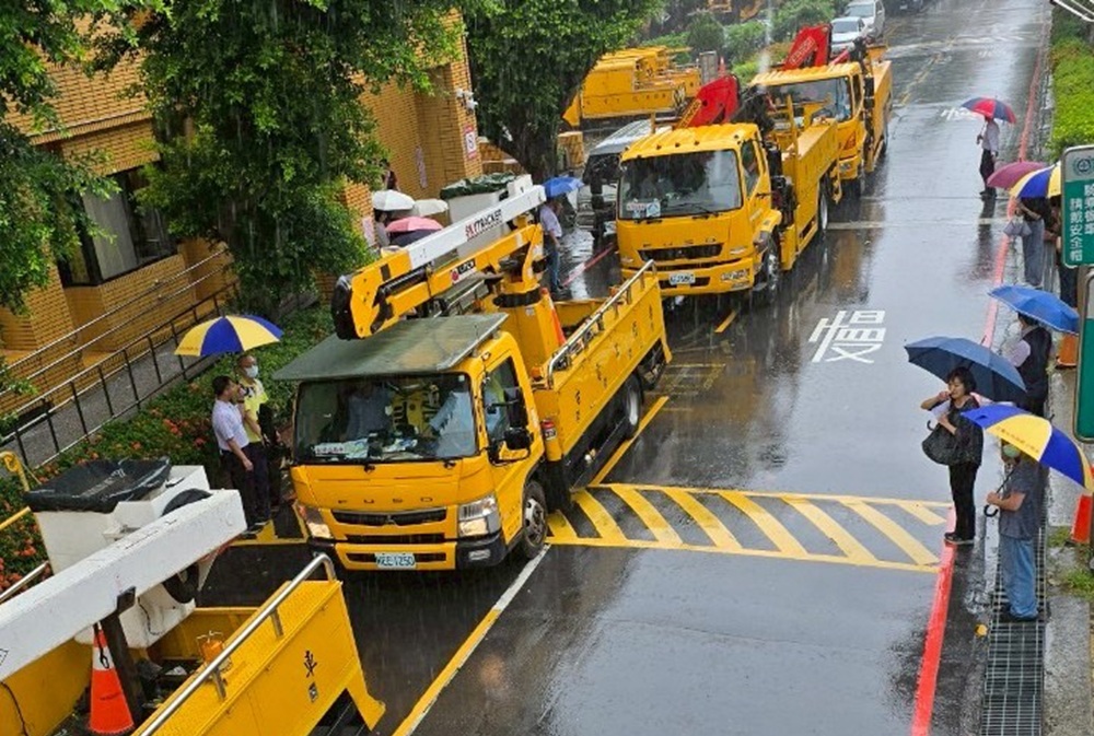 台南逾10萬戶停電　台電台北西區處動員61人29車支援
