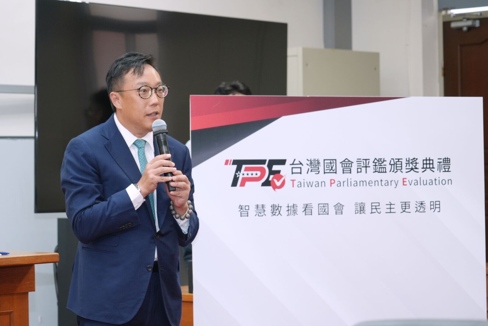 台灣國會評鑑藍綠白各有千秋　專家學者讚導入AI更加科學全方位