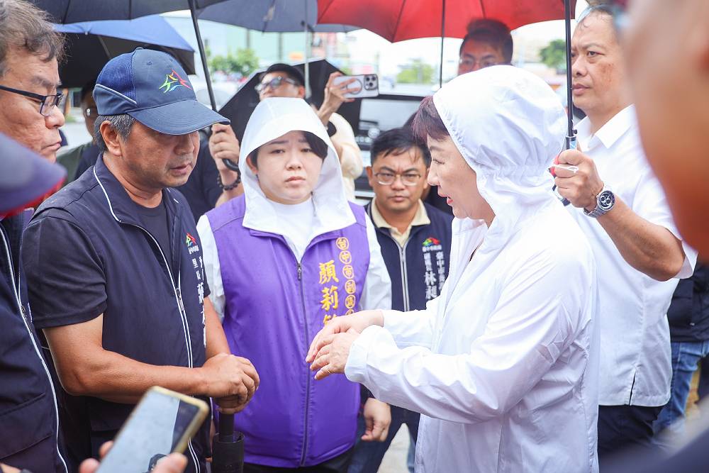 台中豪雨致災啟動三級應變中心排積水　盧秀燕：家戶第一優先處理