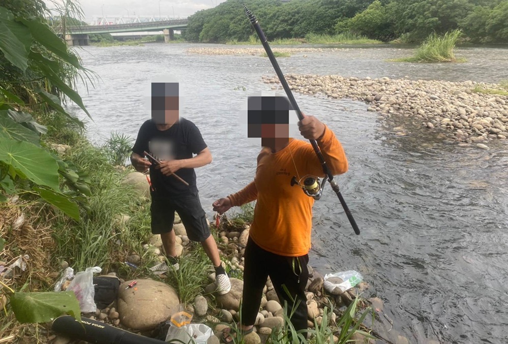 移工河邊垂釣想打牙祭　警勸離公告警戒區域11人