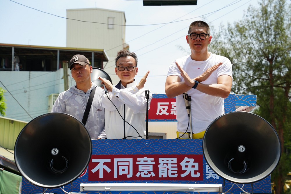 連勝文竹市掃街聲援鄭正鈐　4大眷村揮舞國旗相挺