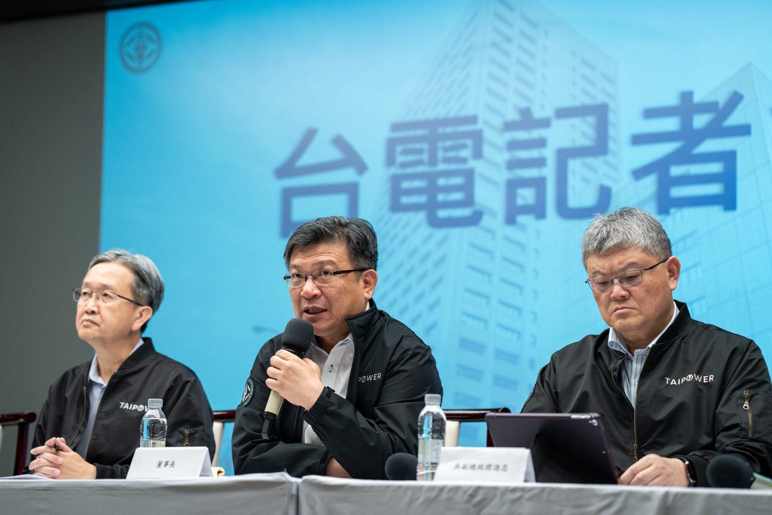 以「人是英雄錢是膽」回應台電預算遭刪　曾文生：供電穩定不能靠拚命撐