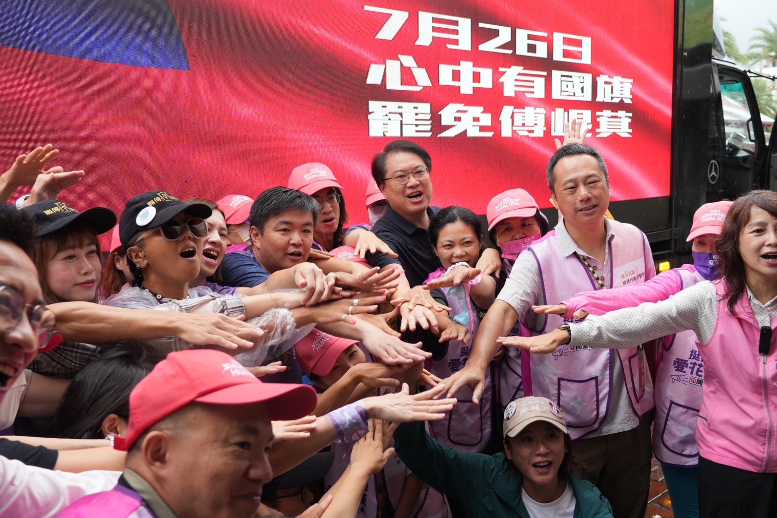 林右昌為罷免10度東征　725再親赴花蓮陪車掃