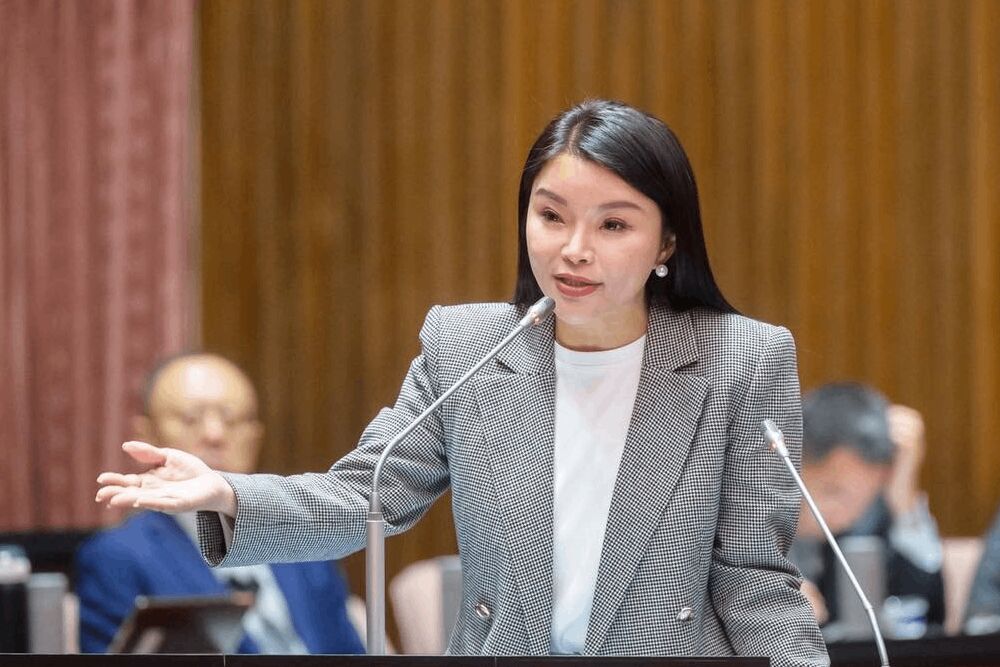 忙昏頭張嘉郡投票掏「這一張」　網友笑稱誰都可能遇過