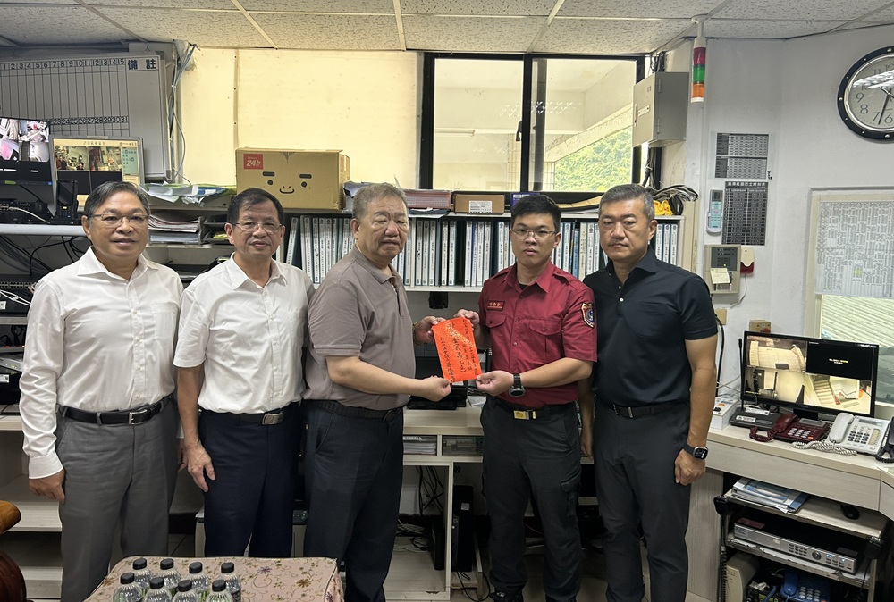 粗壩坑水域救援歷險　新北市議長及市長慰問兩消防員