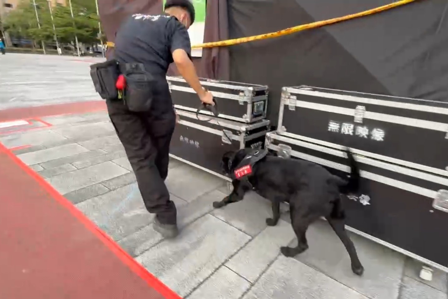 犬力全開　台中警犬隊守護雲門舞集嗅出安全感