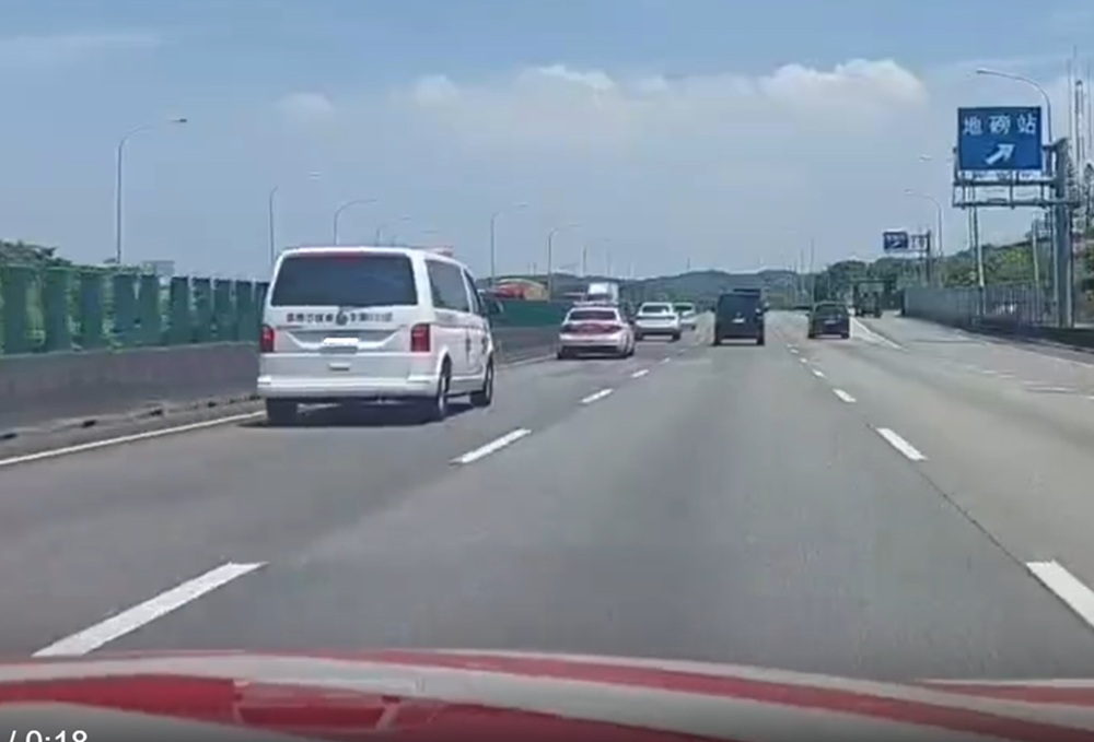 早產兒危急轉院　國道警台南到新北一路暖心開道