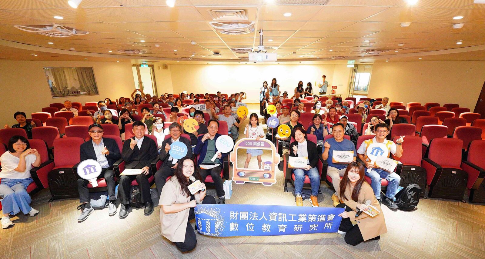 長輩數位力大爆發　資策會攜手北市圖「2025樂齡盃」超過200件作品參賽