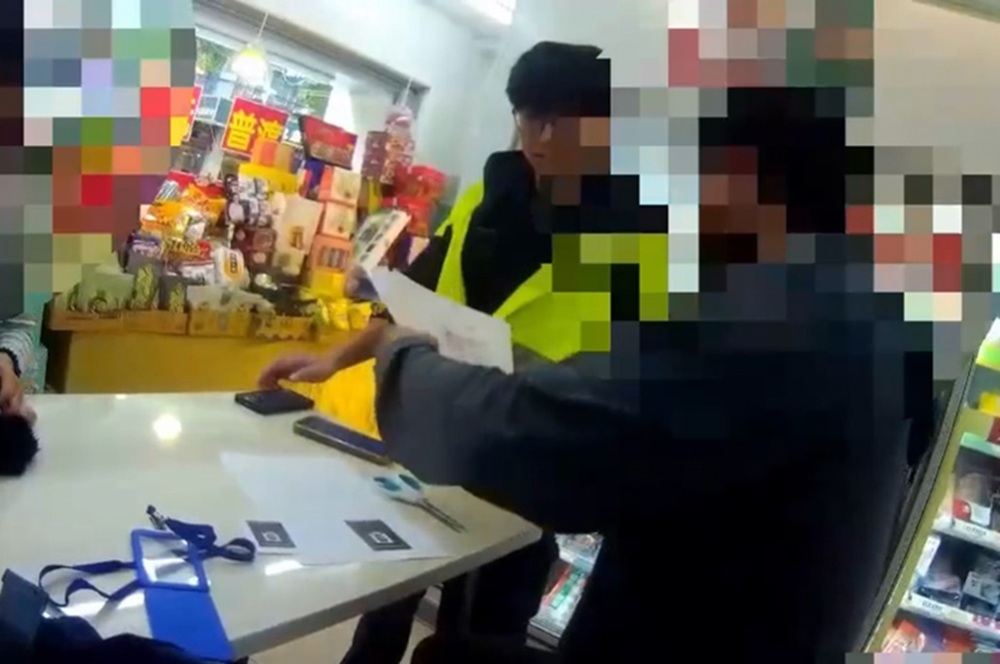 超商剪裁工作證合約書　警眼尖連逮2車手起獲19萬元贓款