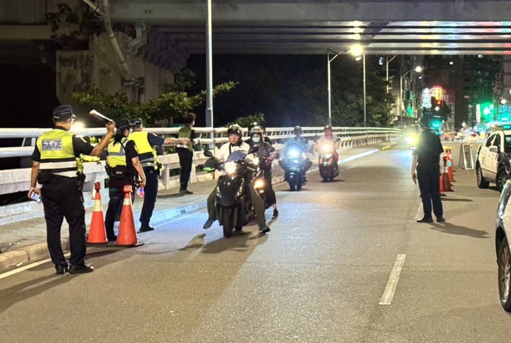 強力稽查噪音車　警聯合環保局夜查百餘輛汽機車