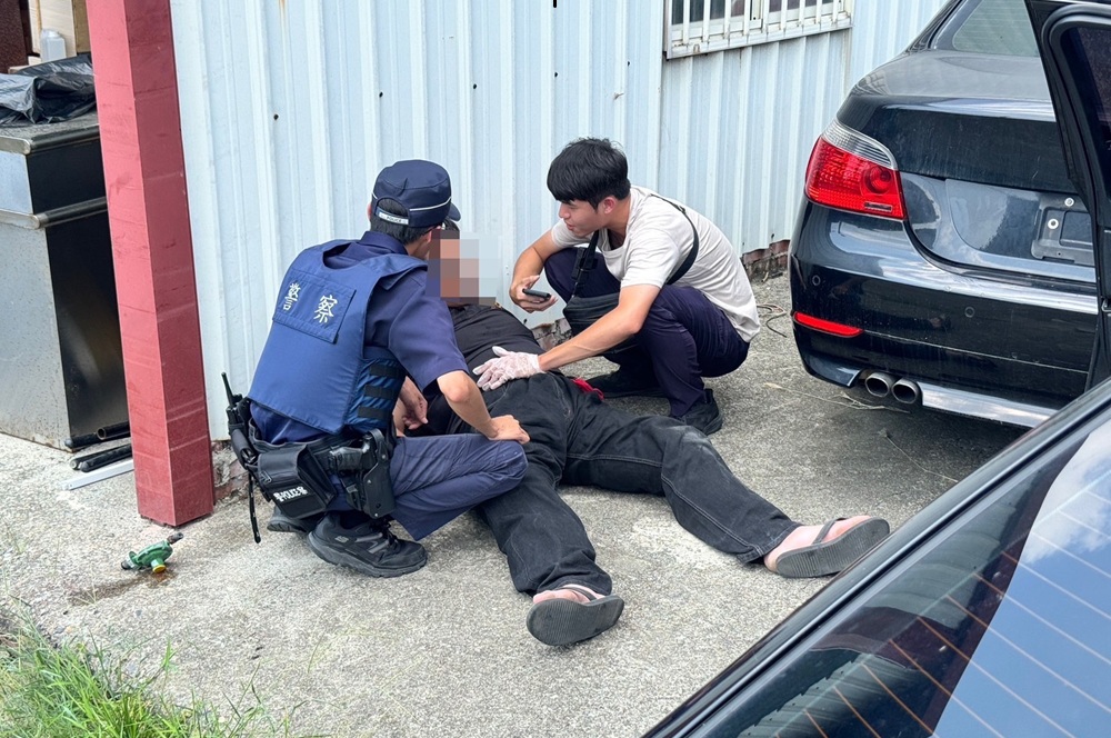 汽車內燒炭輕生　巡邏警急救人竟是通緝犯