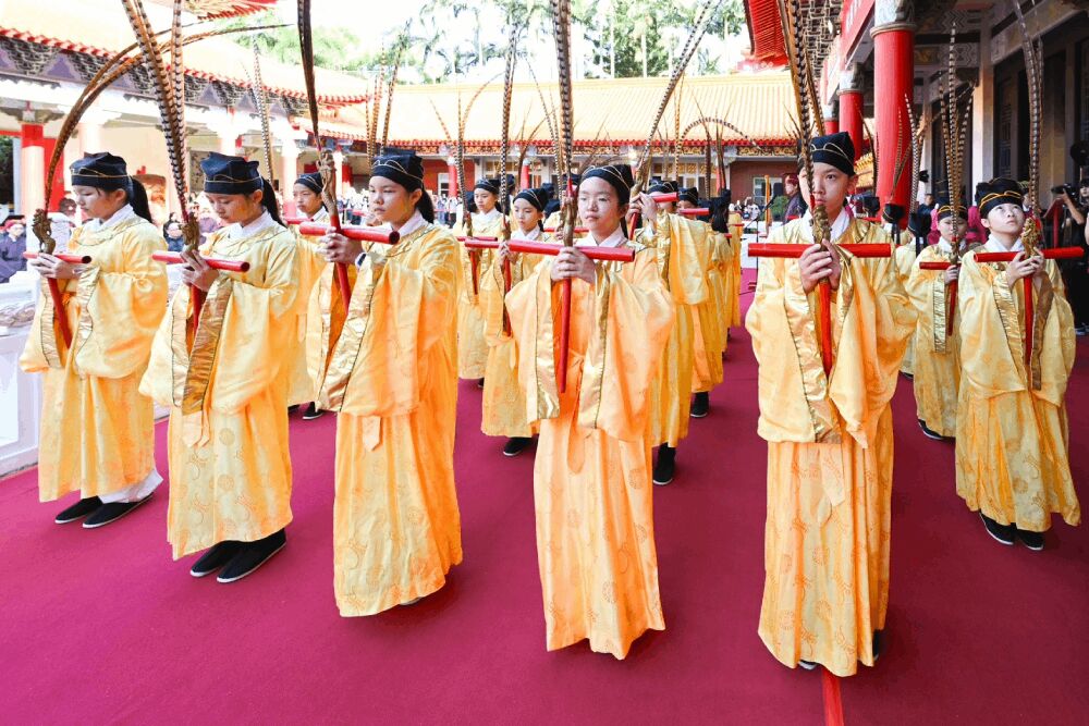 教師節藍綠白齊發聲　首長政要感謝師恩並推教育措施
