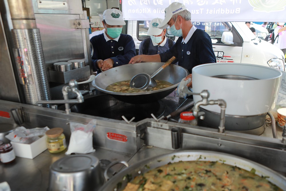 「鏟子超人」誇讚好吃的素食便當　大廚來自慈濟瑞穗共修處