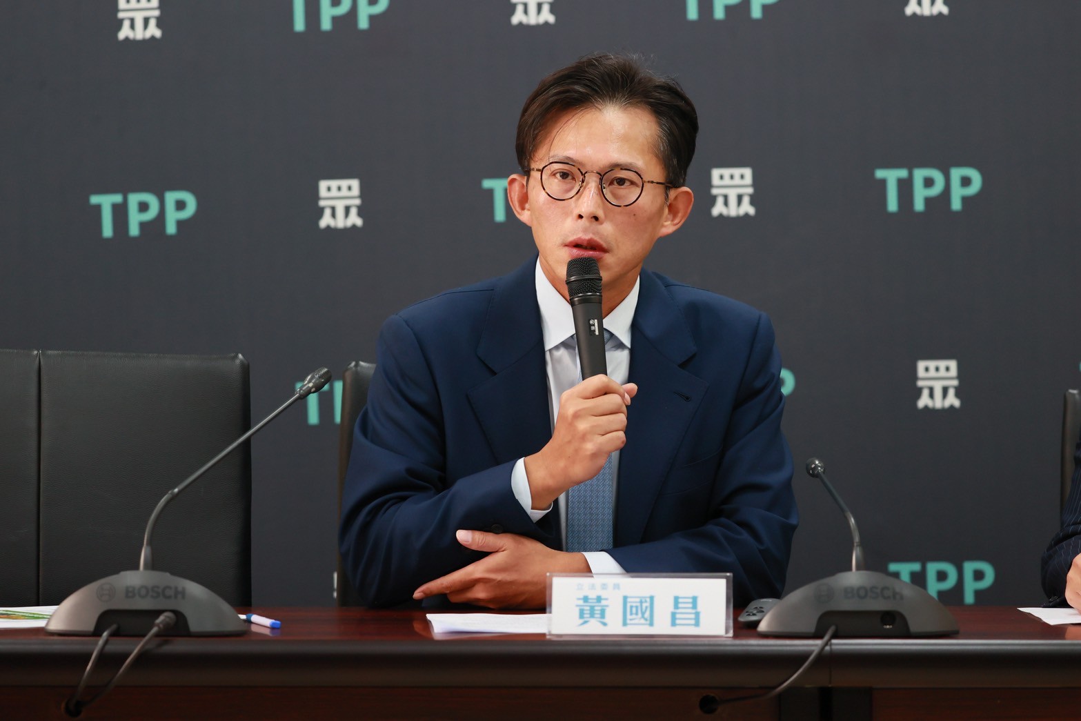 黃國昌被爆跟拍柯文哲進88會館　李正皓看關鍵細節「敵人就在本能寺！」