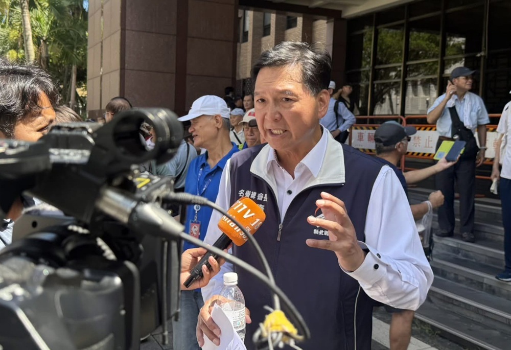 新北警消裝備議題藍綠激烈交鋒　林國春批黃淑君「別把議會當舞台」