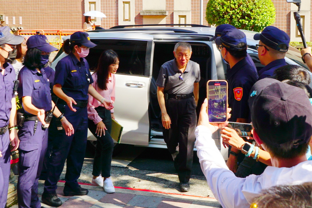 柯文哲轉身證人進行詰問　噴檢察官查案無能搞走輝達