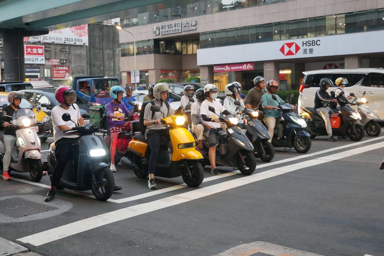 八成三民眾敲碗！跨世代、跨政黨要求政府更積極推動電動機車