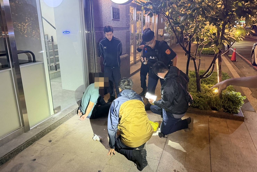 提款太忙　馬籍男提款機前多次領露餡警跟監抓2嫌