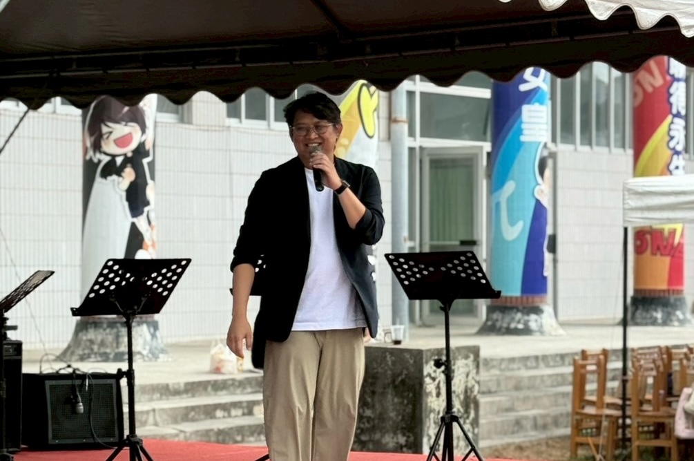 台東女中嶄新PU操場啟用　黃建賓：實現對孩子承諾