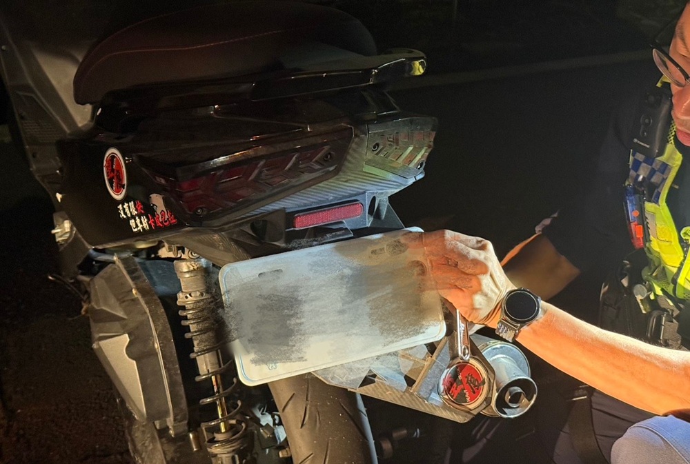 AI巡防查獲偽造車牌　機車騎士大嘆再幾天就能領牌了