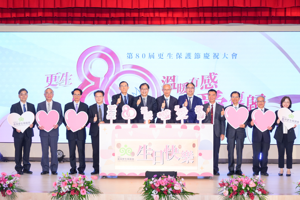 台灣更保80年　鄭銘謙親頒「十大傑出更生輔導員」殊榮