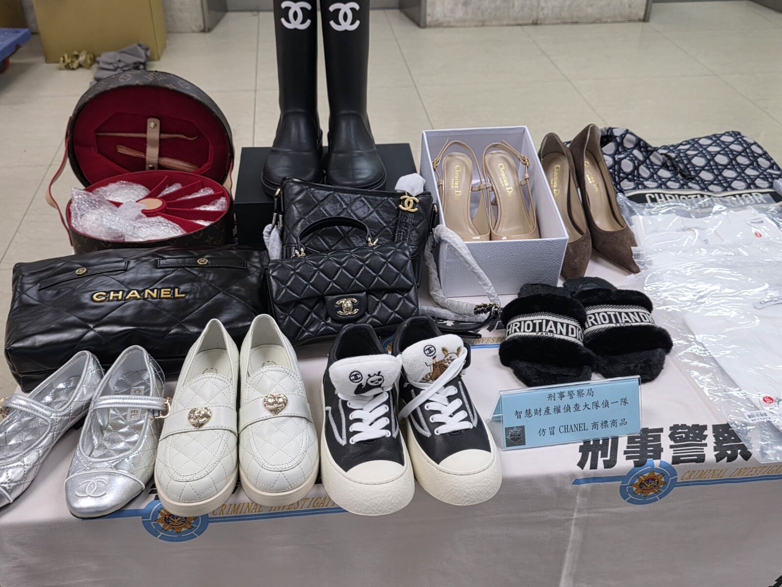 東區2家奢侈精品店全是假貨　中國進口高仿品月營業額破百萬