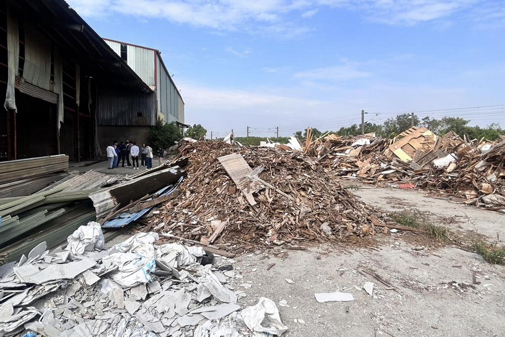 高雄市燕巢、田寮山坡地遭堆廢棄物　橋檢再聲押禁見3嫌